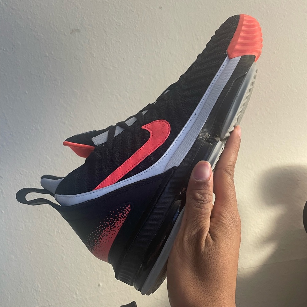 Lebron 16 Air Tech Challange Hot Lava (Black)